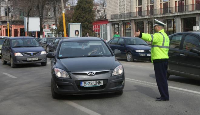 Sute de amenzi  date la Constanța  în perioada sărbătorilor - amenzi-1451318933.jpg