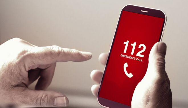 Trei răniți în urma unui accident produs de un microbuz care  a intrat într-o casă
