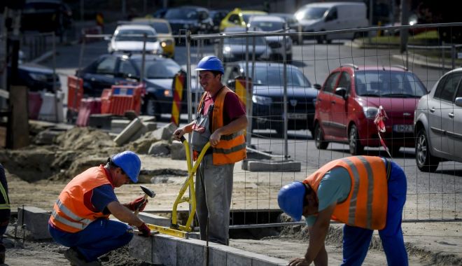 Amenzi pe bandă rulantă şi peste 500 de „negri” descoperiţi de inspectorii de muncă, în ultima lună