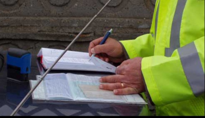 Polițist în serviciul constănțenilor, chiar și în timpul liber, în prima zi a lui 2013 - amenzipolitistiieseni13498990144-1357120701.jpg