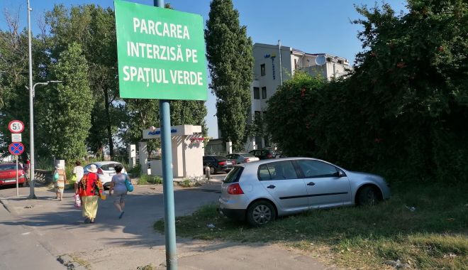 Amenzi uriaşe pentru şoferii care îşi lasă maşinile pe spaţiul verde, în staţiunea Mamaia - amenziuriase-1627290313.jpg