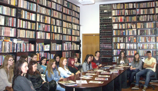 Noi activități la American Corner - americancorner-1459880003.jpg