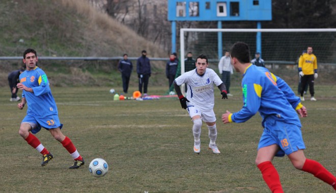 FC Farul a dat de pământ cu Abatorul Slobozia - amicalfcfarul2-1326909558.jpg