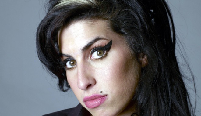Amy Winehouse dădea semne de viață când au ajuns medicii - amywinehouse-1311513376.jpg