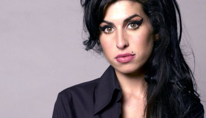 Amy Winehouse va avea statuie. Construcția va fi inaugurată în 2014, la Londra - amywinehouse-1353747946.jpg