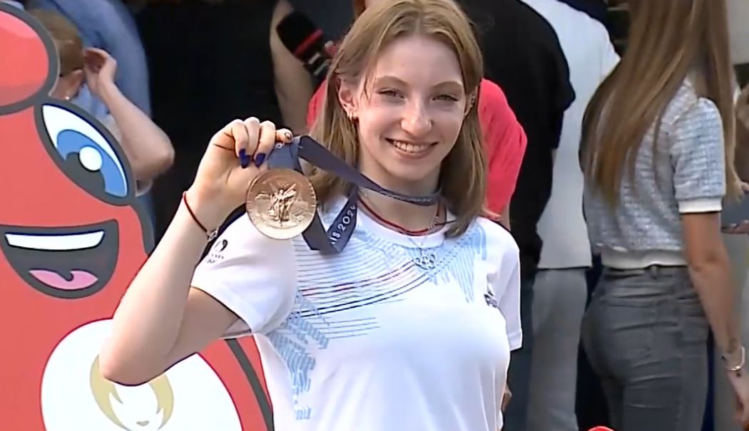 Gimnasta Ana Maria Bărbosu a primit  medalia de bronz de la concursul de la sol, de la Jocurile Olimpice - anabarbosusimedaliadebronz-1723815050.png