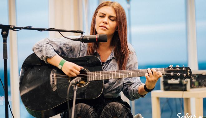 Ana Coman cântă în club 