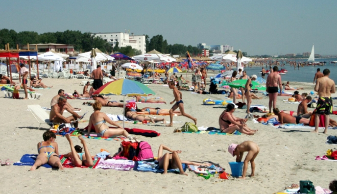 Analiza sezonului 2016 pe litoral: Au venit cu 11%  mai mulți turiști, dar durata sejurului s-a redus - analizalitoralturistiplajagf52-1472829376.jpg