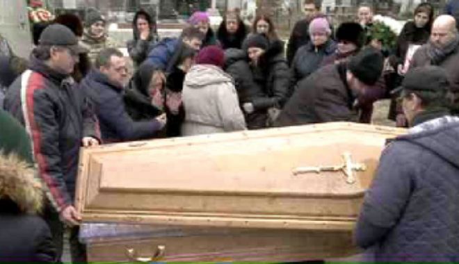 GALERIE FOTO / Durere fără margini la înmormântarea Anastasiei Cecati - anastasiacecati173788200-1519228723.jpg