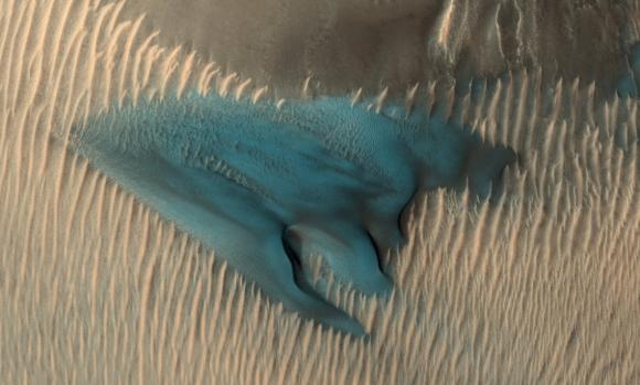 Imaginea spectaculoasă publicată de NASA. Duna albastră de nisip de pe Marte - anbnjnc9ntgwjmhhc2g9yzu1ngyzn2u0-1545913067.jpg