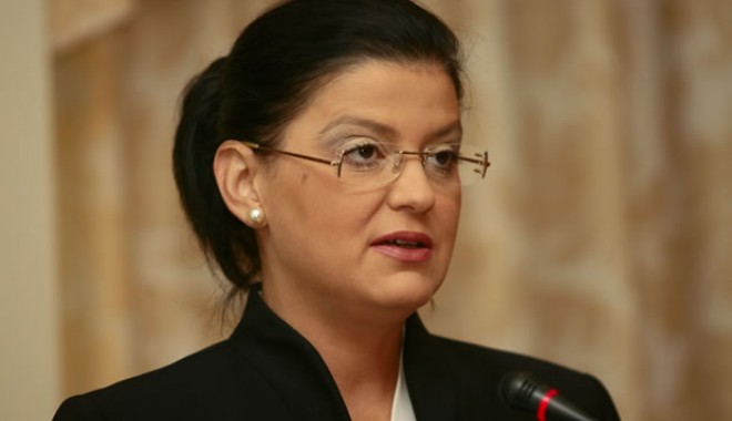 Românii au de ales între o Românie puternică în interiorul UE sau un stat colonial în afara Europei - ancaboagiu-1354882559.jpg