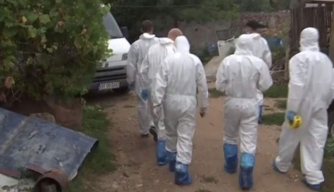 Crime Caracal / Anchetatorii au prelevat mai multe categorii de urme criminalistice de la domiciliul lui Dincă - anchetee-1564930460.jpg