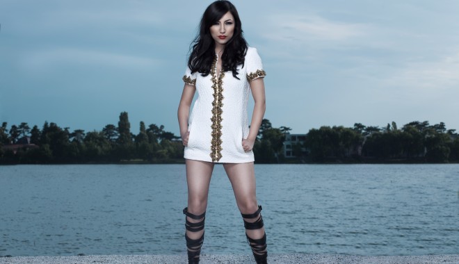 Iulia Albu o face praf pe Andra: 