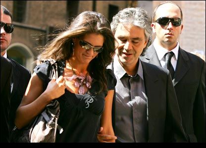 Tenorul italian Andrea Bocelli s-a căsătorit - andreabocelli-1395587805.jpg