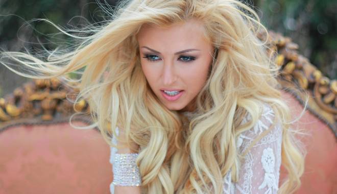 Andreea Bălan lămurește tot. S-a logodit sau nu? - andreeabalanmadoarefaratine-1416743062.jpg