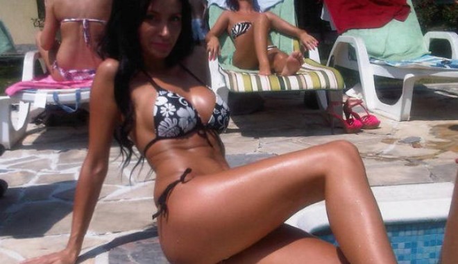 Provocatoare la piscină - andreeaneculapilotulsexymain-1316716766.jpg