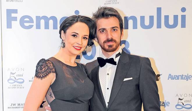 Andreea Marin și soțul său,  cu căruciorul de bebeluși în magazin - andreeasituncai-1452610188.jpg