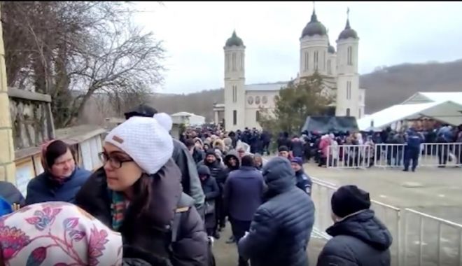 Zeci de români la cel mai mare pelerinaj de Sfântul Andrei - andrei-1669823332.jpg