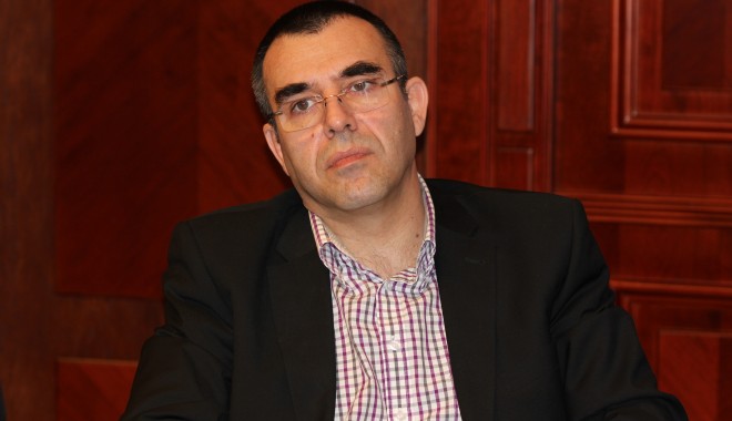 Andrei Popa, respins din nou de protestatarii din Port - andreipopa-1335941616.jpg