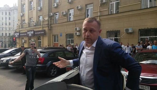 Scene ireale: Viceprimar aruncat la tomberon de cetățenii furioși - VIDEO - andreirudenko61949200-1529651718.jpg