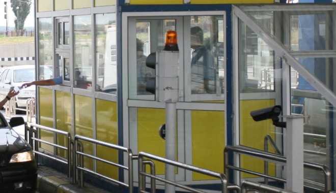 Angajații care băgau taxa de pod în buzunar au dat banii înapoi - angajatiicarebagautaxadepod-1401124342.jpg