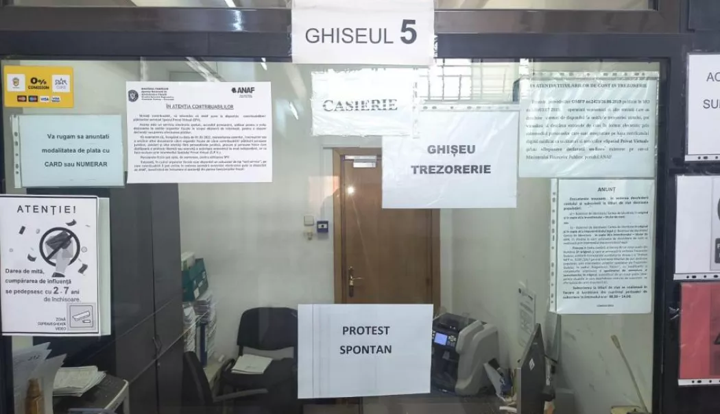 Asistenții medicali sunt în stradă, protest la ANAF și Trezorerie. Vameșii amenință și ei - angajatiidinsanatateprotesteazaa-1779959173.webp