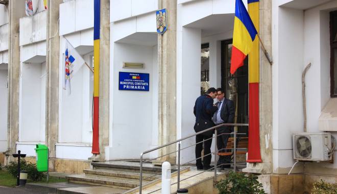 Angajații Primăriei Constanța ies în stradă. Bugetarii se plâng de salariile mici - angajatiiprimariei-1422367410.jpg