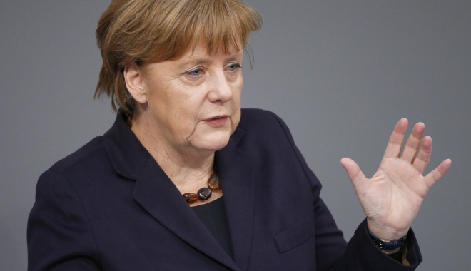 Angela Merkel vrea să interzică vălul islamic - angelamerkel-1481093796.jpg