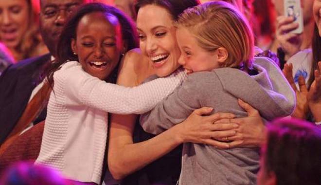 Angelina Jolie, la prima APARIȚIE PUBLICĂ după extirparea ovarelor - angelina48493e501656-1427703628.jpg