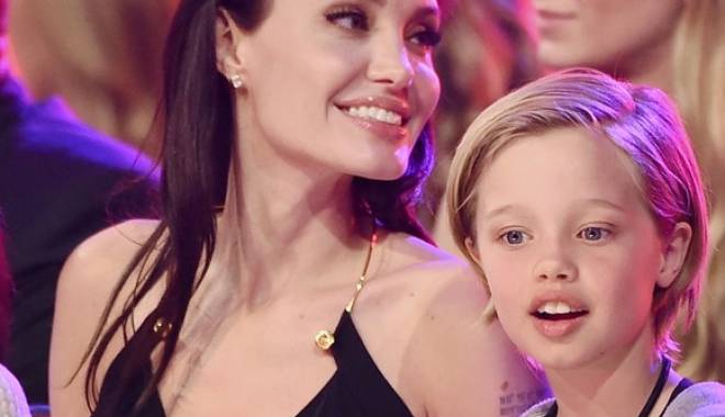 Angelina Jolie, la psihiatru cu fetița mijlocie - angelinajoliegettyimages-1442473090.jpg