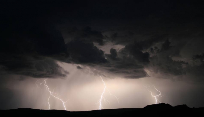 ALERTĂ meteo: Cod galben de furtuni timp de două zile/ HARTA zonelor vizate - anm1460556761-1500890785.jpg