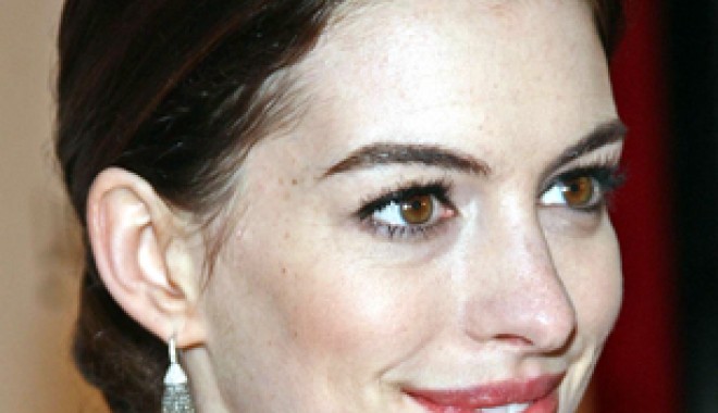 Actrița Anne Hathaway  și-a amânat nunta - annehathaway-1334672406.jpg