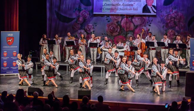 Ansamblul „Izvoare Dobrogene”, pe scena Festivalului Naţional de Folclor de la Iaşi - ansamblu-1632497101.jpg