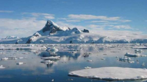 Descoperire importantă! Microbi antarctici, care se hrănesc cu motorină, ar putea contribui la combaterea poluării cu plastic - antarctica-1643995893.jpg