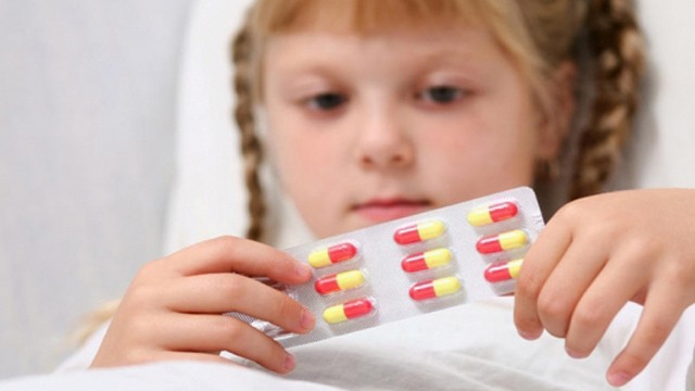 MĂMICI, ATENȚIE! PASTILE CU RISC DE OBEZITATE PENTRU COPII - antibioticecopil640x360-1466005927.jpg