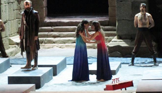 Piesă de teatru  antic, la Mamaia - antigona-1440602943.jpg