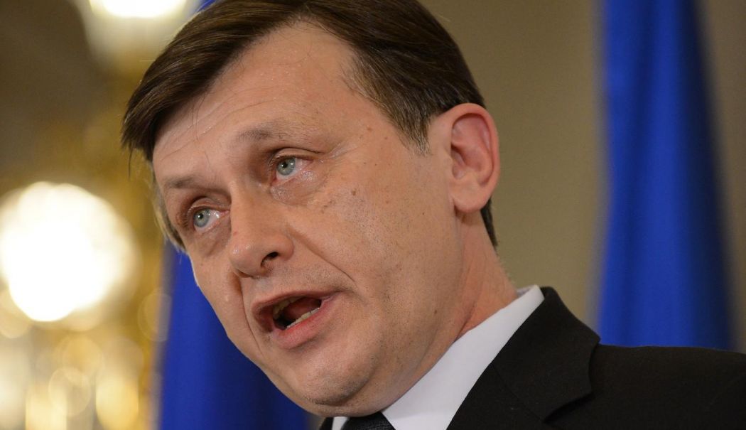 Crin Antonescu: „Am trăit în ultimii opt ani din veniturile soției și din economiile mele” - antonescu-1735303707.jpg