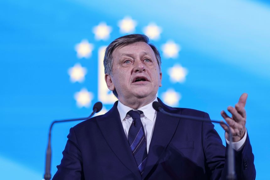 Crin Antonescu: „Avem o pană în comunicarea cu SUA. Nu suntem în război cu Rusia” - antonescu1-1743089627.jpg