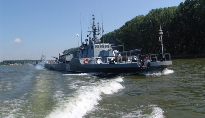 Antrenamente pe Dunăre ale navelor militare fluviale - antrenamente-1508341282.jpg