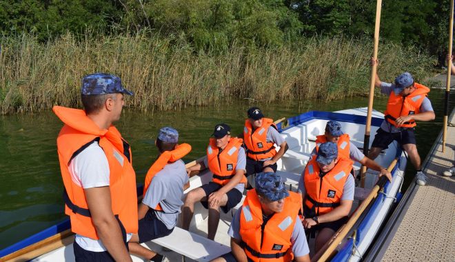 Antrenamente pe Lacul Siutghiol pentru elevii Şcolii Militare de Maiştri Militari - antrenamentepelac-1628793739.jpg