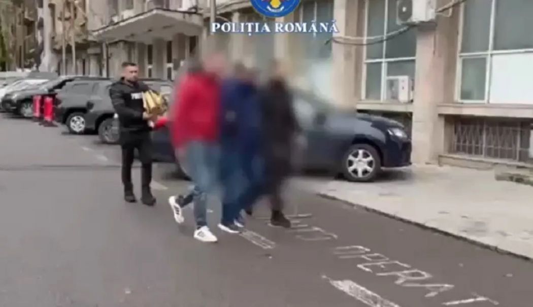 O fată de 16 ani ar fi fost violată de antrenorul ei de lupte. Polițiștii au deschis o anchetă - antrenor-1763639263.jpg