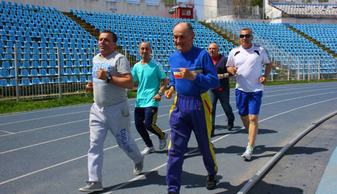Antrenorul emerit Ioan Veliciu, sărbătorit cu fast pe pista de atletism - antrenoratletism6-1429284317.jpg