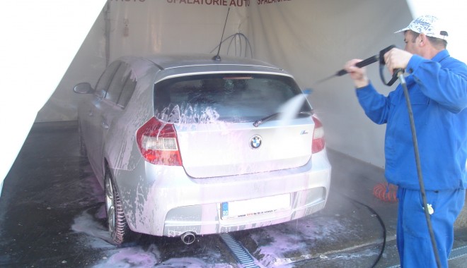 RAJA debranșează spălătoriile auto cu restanțe la apă - apa-1332367259.jpg
