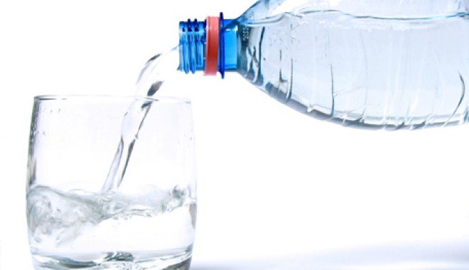 Medicamente și pesticide, găsite în mai multe mărci de apă plată - apa-1364398837.jpg