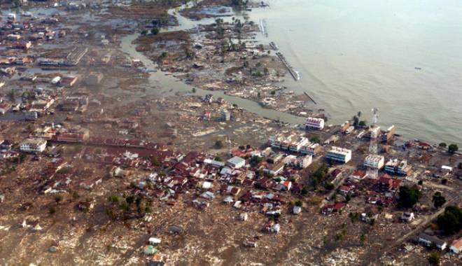 Asia își comemorează morții, la un deceniu de la tsunami - apa2-1419595225.jpg