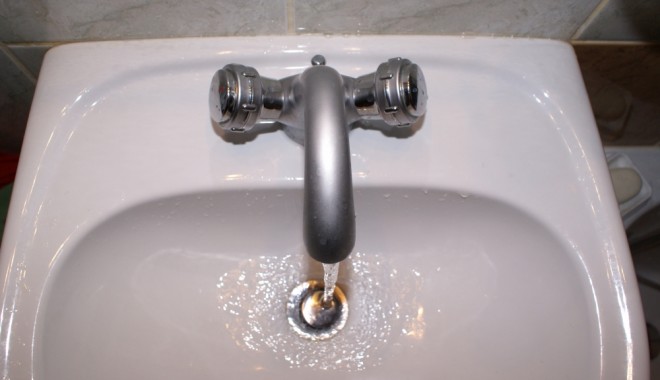 Avarie RAJA. Zona peninsulară, fără apă rece până după prânz - apa51373889130-1375780655.jpg