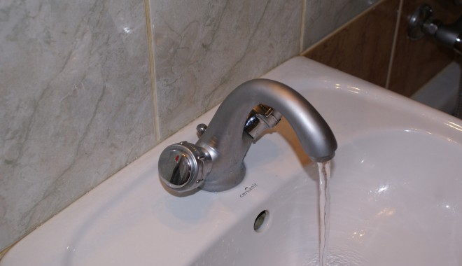 RAJA. Satul Poarta Albă Nord, fără apă rece până diseară - apa6-1372838308.jpg