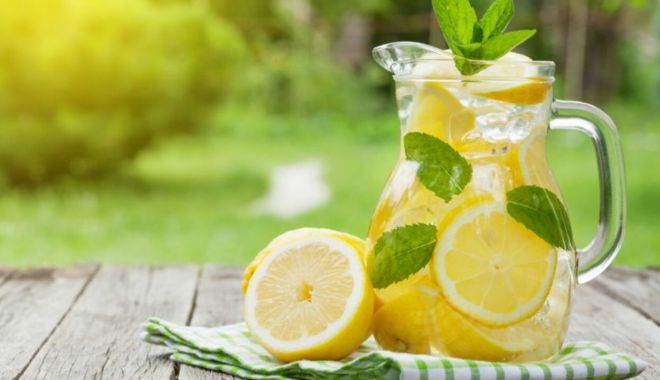 Apa caldă cu lămâie are multiple beneficii pentru organism - apaculamaie2-1631027016.jpg
