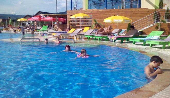 Atenție la apa din piscine! Cum afectează clorul din apă sănătatea pielii - apadinpiscina-1532867596.jpg