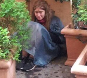 Galerie foto. APARIȚIE MISTERIOASĂ. Cine este fata fără adăpost de pe străzile din Roma? - aparitiemisterioasa7-1479814761.jpg